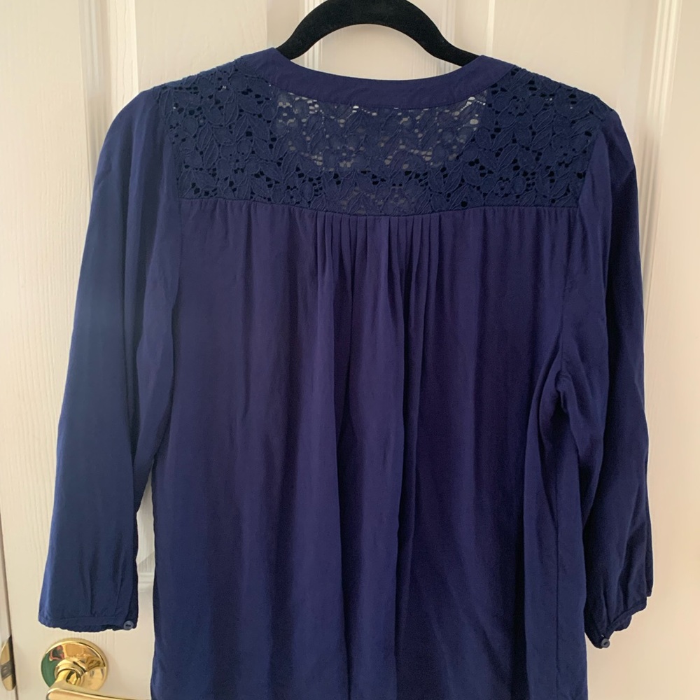 2/$15 St. John’s Bay Blue Lace Detail Top - Picture 5 of 5